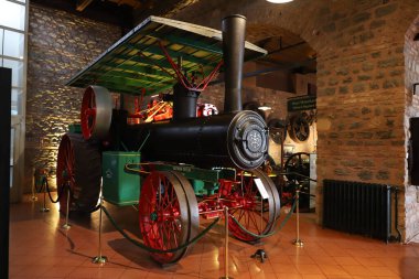 ISTANBUL, TURKEY - 20 Eylül 2020: 1910 Aultman Taylor Steam Engine Rahmi M. Koç Sanayi Müzesi 'nde sergilenmektedir..