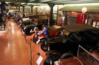 İSTANBUL, TURKEY - 20 Eylül 2020: Rahmi M. Koç Sanayi Müzesi 'nde klasik araba sergisi.