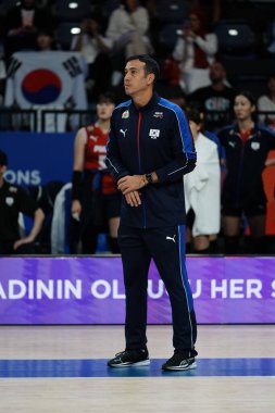 ISTANBUL, TURKIYE - 22 Haziran 2025: Dominik Cumhuriyeti 'nde Güney Kore teknik direktörü Fernando Morales Sinan Erdem Kubbesi' nde oynanan VNL Havuz maçı