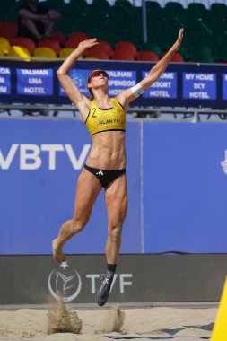 ANTALYA, TURKIYE - 12 Haziran 2025: Alanya 'daki World Beach Pro Tour Challenge sırasında tanımlanamayan sporcu