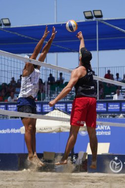 ANTALYA, TURKIYE - 13 Haziran 2025: Alanya 'daki Dünya Sahili Pro Tour Yarışması sırasında tanımlanamayan sporcu