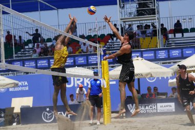 ANTALYA, TURKIYE - 13 Haziran 2025: Alanya 'daki Dünya Sahili Pro Tour Yarışması sırasında tanımlanamayan sporcu