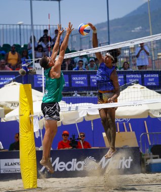 ANTALYA, TURKIYE - 11 Haziran 2025: Türkiye 'nin Alanya kentindeki World Beach Pro Tour Challenge sırasında tanımlanamayan sporcu