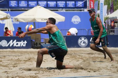 ANTALYA, TURKIYE - 14 Haziran 2025: Alanya 'daki Dünya Sahili Pro Tour Yarışması sırasında tanımlanamayan sporcu