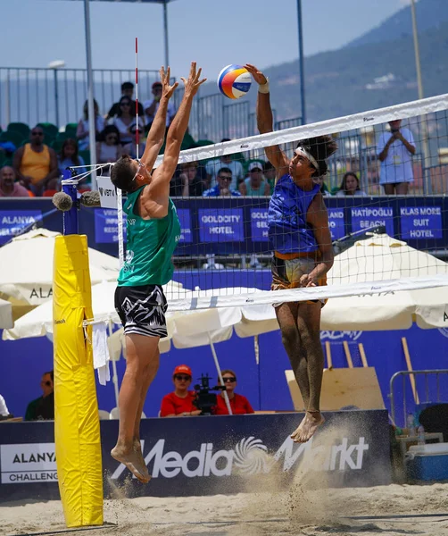 ANTALYA, TURKIYE - 11 Haziran 2025: Türkiye 'nin Alanya kentindeki World Beach Pro Tour Challenge sırasında tanımlanamayan sporcu