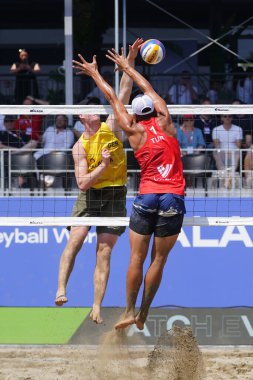 ANTALYA, TURKIYE - 12 Haziran 2025: Alanya 'daki World Beach Pro Tour Challenge sırasında tanımlanamayan sporcu