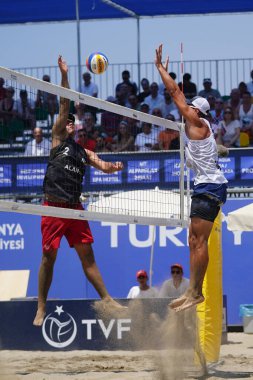 ANTALYA, TURKIYE - 13 Haziran 2025: Alanya 'daki Dünya Sahili Pro Tour Yarışması sırasında tanımlanamayan sporcu
