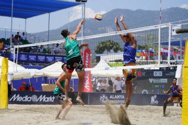 ANTALYA, TURKIYE - 11 Haziran 2025: Türkiye 'nin Alanya kentindeki World Beach Pro Tour Challenge sırasında tanımlanamayan sporcu