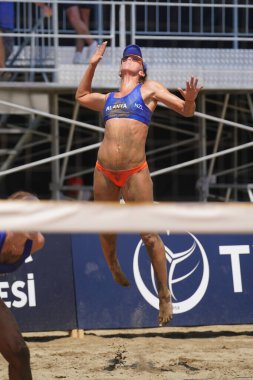 ANTALYA, TURKIYE - 13 Haziran 2025: Alanya 'daki Dünya Sahili Pro Tour Yarışması sırasında tanımlanamayan sporcu