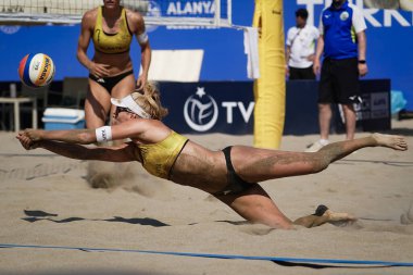 ANTALYA, TURKIYE - 12 Haziran 2025: Alanya 'daki World Beach Pro Tour Challenge sırasında tanımlanamayan sporcu