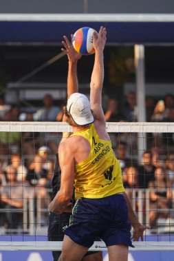 ANTALYA, TURKIYE - 15 Haziran 2025: Alanya 'da düzenlenen Dünya Sahili Pro Tour Yarışması sırasında tanımlanamayan sporcu