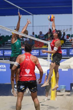 ANTALYA, TURKIYE - 14 Haziran 2025: Alanya 'daki Dünya Sahili Pro Tour Yarışması sırasında tanımlanamayan sporcu