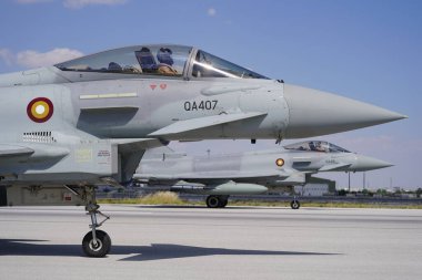 KONYA, TURKIYE - Temmuz 02, 2025: Katar Hava Kuvvetleri Eurofighter EF2000 (ZR508) Anadolu Kartal Hava Kuvvetleri Tatbikatı sırasında Konya Havalimanı 'nda sergilendi