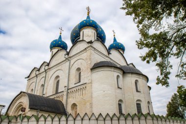 Suzdal, Vladimirskaya oblast / Rusya - 08.01.2020: Suzdal Kremlin 'in restorasyon durumu