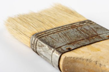 Eski paslı boya fırçası, yakın plan.