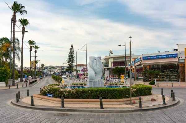 Ayia Napa Cyprus June 2018 Street Resort Town Fountain Lovers — Stock Photo, Image