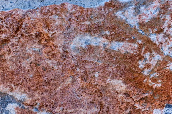 Doğal Desenli Düz Olmayan Kahverengi Yüzeyi Olan Doğal Taşın Dokusu — Stok fotoğraf