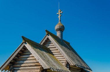 Lazarus 'un Dirilişi Kilisesi' nin haçı olan çatılar ve kubbeler. Kizhi Adası. Karelia. Rusya.