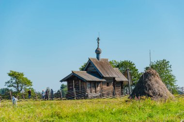 Kizhi Adası, Rusya - 07.19.2018: Lazarus 'un Dirilişi Kilisesi bizim zamanımıza kadar yaşamış en eski ahşap yapılardan biridir.