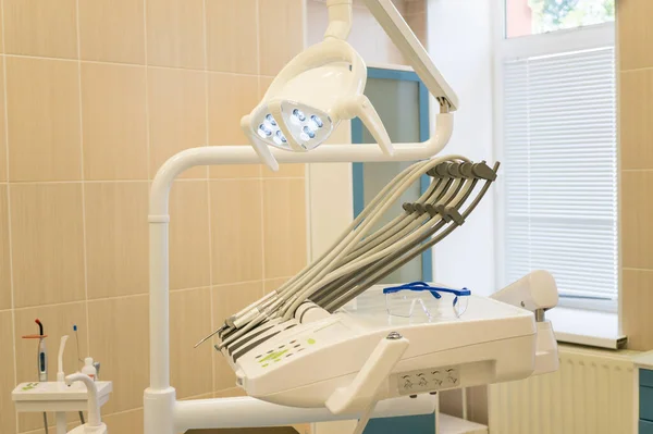 歯医者だ 歯科ユニットやその他の機器 歯科治療の快適性と安全性 — ストック写真