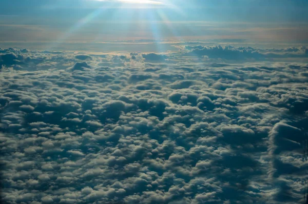 Vista Janela Avião Voando Sol Céu Nuvens Paisagem Fantástica Fundo — Fotografia de Stock