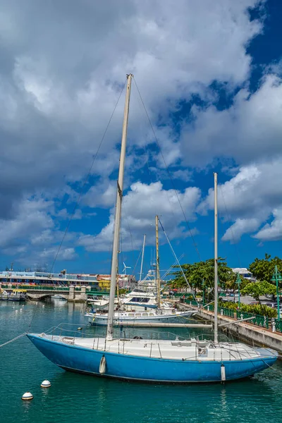 Bridgetown Barbados Sept 2018 Zeiljachten Aangemeerd Baai Van Bridgetown Barbados — Stockfoto