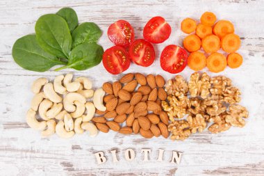 Yazıt Biyotin vitamin B7 ve diyet lif, mineraller, sağlıklı beslenme kavramı doğal kaynakları içeren besleyici ürünler ile
