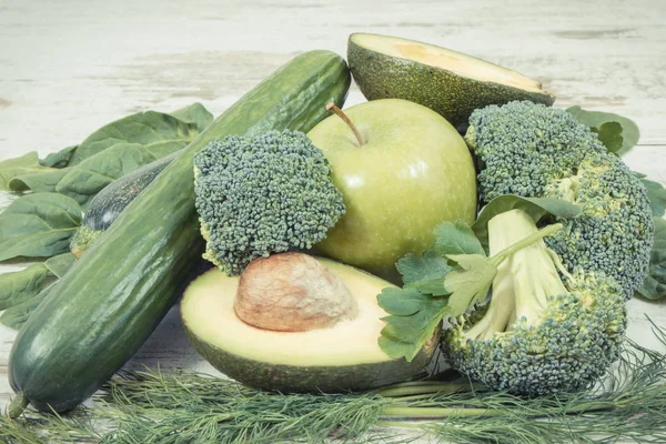 Vintage fotoğraf, taze yeşil meyve ve sebze lifleri, doğal vitaminler ve mineraller, sağlıklı beslenme kavramı