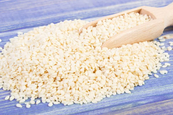 Heap Sesame Seeds Wooden Scoop Blue Boards Concept Healthy Nutrition — Stock Photo, Image