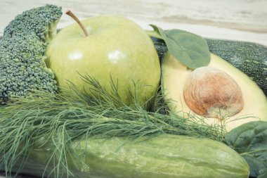 Klasik fotoğraf, doğal yeşil malzemeler veya kaynak vitamin ve mineral gibi ürünler, sağlıklı beslenme konsepti