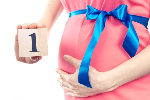 Ręka Kobiety Numerem Pierwszym Miesiącu Ciąży Pojęcie Rozszerzania Rodziny Oczekuje — Zdjęcie stockowe