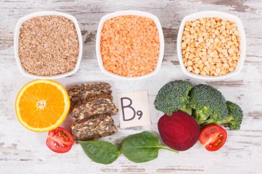 Kaynak olarak besleyici gıda B9 vitamini, beslenme lifleri, folik asit ve doğal mineraller, sağlıklı yaşam biçimleri kavramı