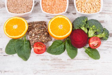 B9 vitamini içeren besleyici ürünler, doğal mineral ve folik asit kaynakları, sağlıklı beslenme kavramı