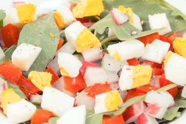 Taze ayni sebze ve arka plan, sağlıklı yaşam ve beslenme kavramı olarak yumurta salatası