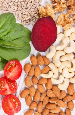 B7 vitamini ve beslenme lifleri içeren besleyici ürünler, doğal mineral kaynakları, sağlıklı beslenme konsepti