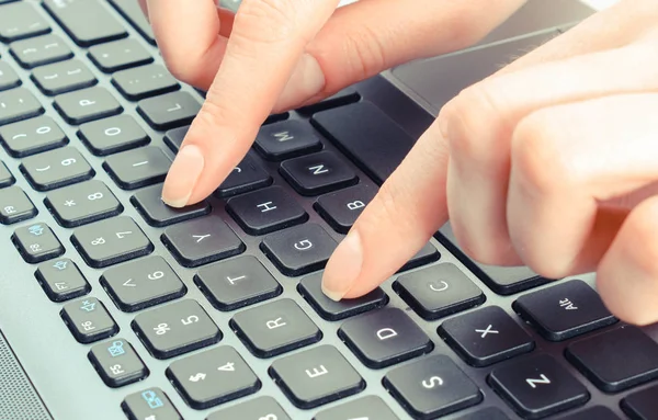 Hand Woman Writing Working Laptop Computer Keyboard — Stock Photo, Image