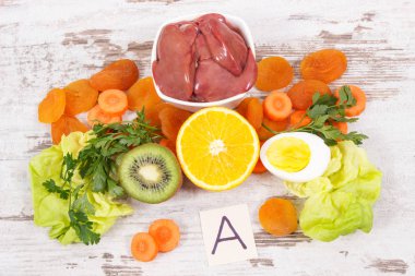 A vitamini ve beslenme lifleri içeren besleyici yiyecekler, kaynak olarak sağlıklı besinler, doğal mineraller.