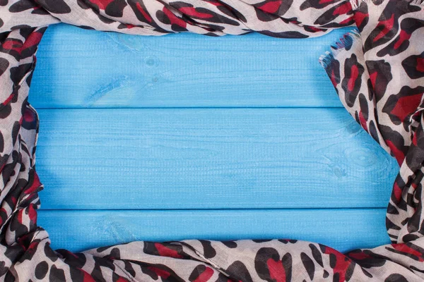 Cadre Châle Coloré Pour Femme Sur Des Planches Bleues Vêtements — Photo