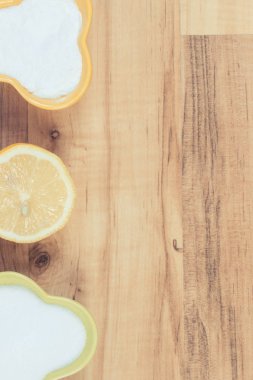 Metin veya gemide yazıt için alan farklı yüzeyler evde, ev görevleri, kavramı temizliği için doğal deterjan kopyalama