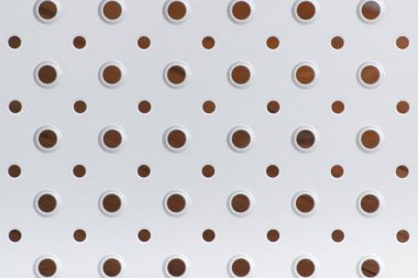 Arka plan doku olarak delikli metal plaka closeup