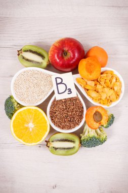 Kaynak olarak besleyici gıda B3 vitamini, beslenme lifleri ve doğal mineraller, sağlıklı yaşam biçimleri kavramı