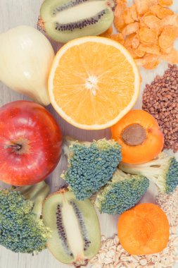 Besleyici bileşenler veya vitamin PP ve diğer doğal mineraller içeren ürünler, sağlıklı beslenme kavramı