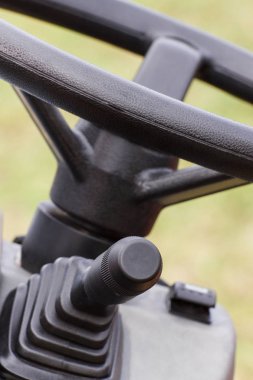 Kontrol paneli ve siyah direksiyon tarım veya endüstriyel makine, bölüm ve araç detay