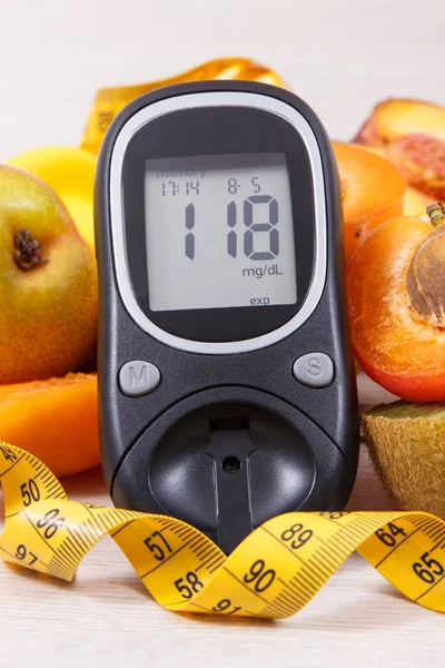 Glucometer Voor Controle Van Suikerniveau Centimeter Vers Gezond Voedzaam Voedsel — Stockfoto