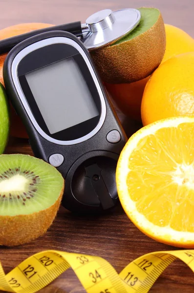 Glucomètre Avec Stéthoscope Médical Fruits Frais Mûrs Ruban Mesurer Concept — Photo
