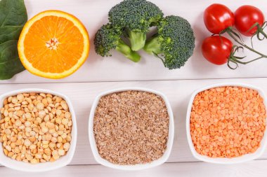 Vintage fotoğraf, B9 vitamini içeren besleyici ürünler, doğal mineral ve folik asit kaynakları, sağlıklı beslenme kavramı