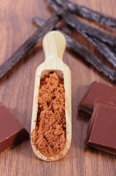 Poederachtige Cacao Lepel Stukken Van Donkere Chocolade Verse Geurige Vanille — Stockfoto