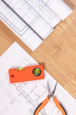 Diyagramları veya elektrik inşaat çizimleri ve turuncu iş araçları, kullanım: mühendis işler için aksesuarlar