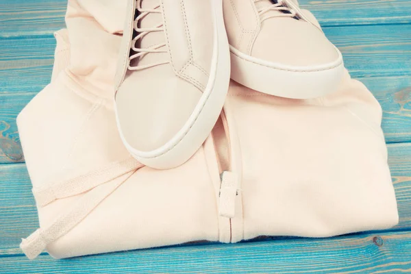 Vintage Foto Frauenkleidung Und Accessoires Auf Alten Brettern Rosa Lederschuhe — Stockfoto