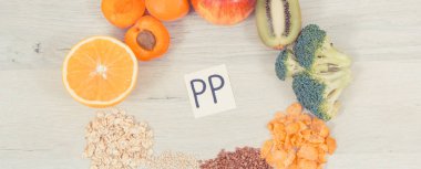 Vitamin PP ve diğer doğal mineralleri içeren besleyici ürünler, sağlıklı yeme ve yaşam tarzı kavramı